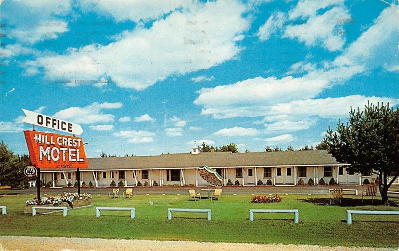 Hillcrest Inn & Motel (Hill Crest Motel) - Old Postcard (newer photo)